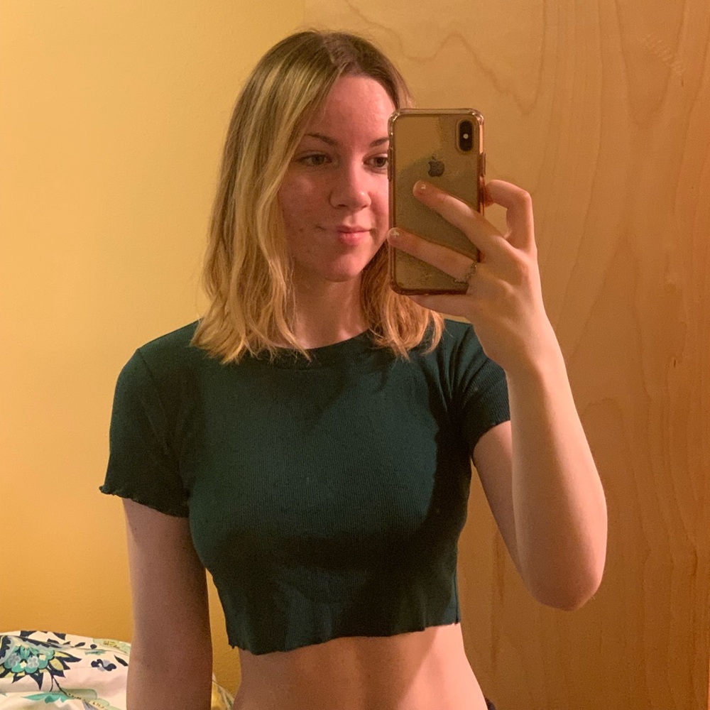 Cropped F21 Tee